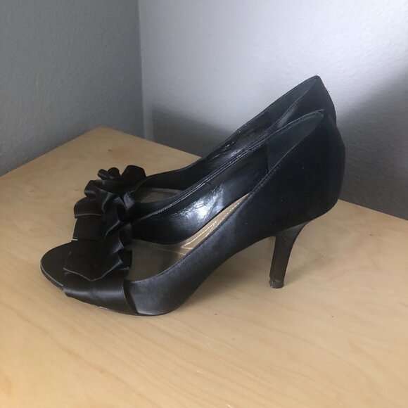 Tahari Sloan Satin Peep Toe Pumps - Whimsigoth Pin Up - Picture 2 of 14
